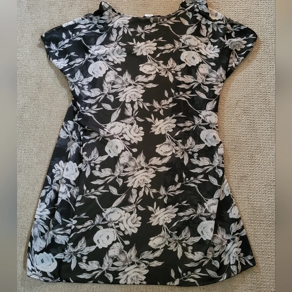 Lida Collection Floral Black and White Sheer Coverup Flowy Vest - Picture 9 of 10